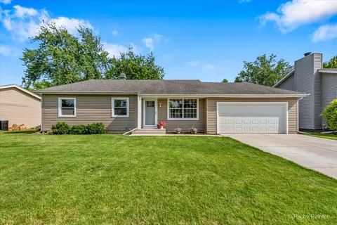 829 Bay Ct, Bartlett, IL 60103