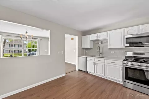 Kitchen - 829 Bay Ct, Bartlett, IL 60103 photo 2 of 2