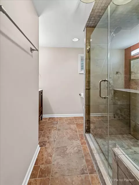 Bath - 829 Bay Ct, Bartlett, IL 60103 photo 2 of 3