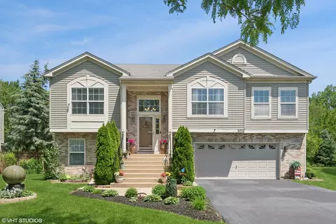 2072 Ione Ln, Aurora, IL 60503