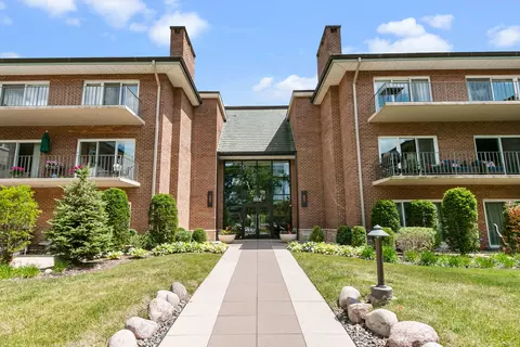 6 Oak Brook Club Dr #K205, Oak Brook, IL 60523