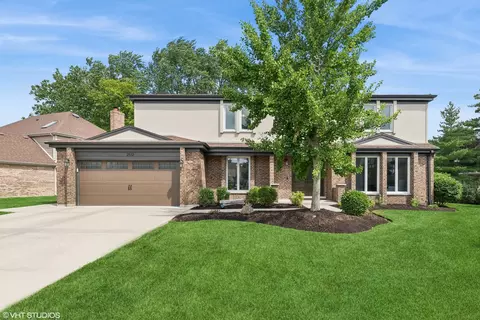 2512 E Hartford Ct, Arlington Heights, IL 60004