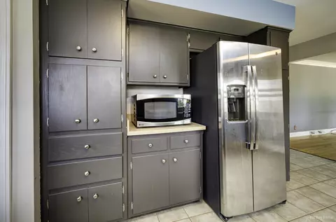Kitchen - 19615 Wolf Rd, Mokena, IL 60448 photo 2 of 4