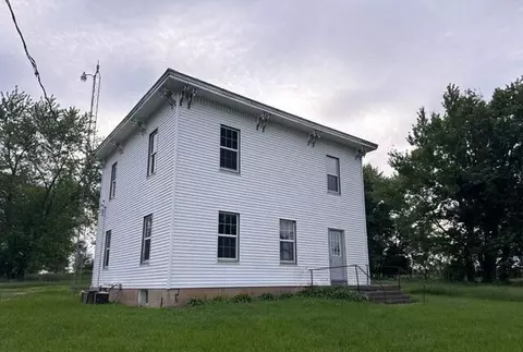 6802 N Quarry Hill Rd, Warren, IL 61087