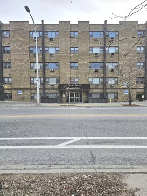 7854 S South Shore Dr #206, Chicago, IL 60649