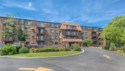 6800 W Raven St #110, Chicago, IL 60631