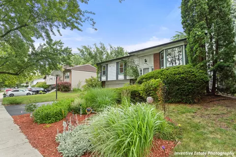 359 Galahad Rd, Bolingbrook, IL 60440
