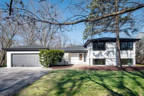 1300 Sleepy Hollow Rd, Glenview, IL 60025