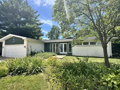 5 Willowbrook Ct, Champaign, IL 61820
