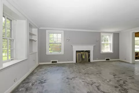 Living - 20600 Hellenic Dr, Olympia Fields, IL 60461 photo 1 of 3