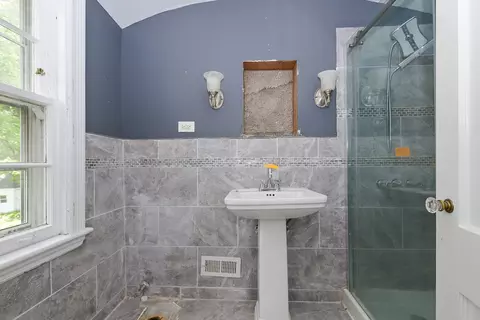Bath - 20600 Hellenic Dr, Olympia Fields, IL 60461 photo 1 of 2