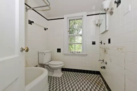 Bath - 20600 Hellenic Dr, Olympia Fields, IL 60461 photo 2 of 2