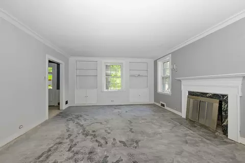Living - 20600 Hellenic Dr, Olympia Fields, IL 60461 photo 2 of 3