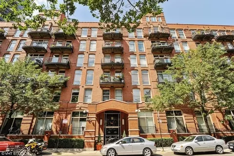 550 N Kingsbury St #403, Chicago, IL 60654