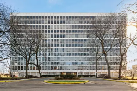 601 E 32nd St #704, Chicago, IL 60616
