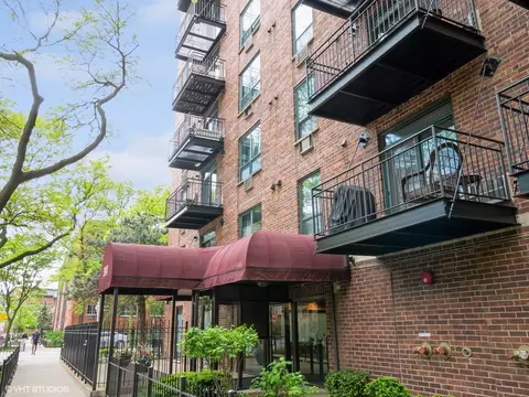 3900 N Pine Grove Ave #310, Chicago, IL 60613