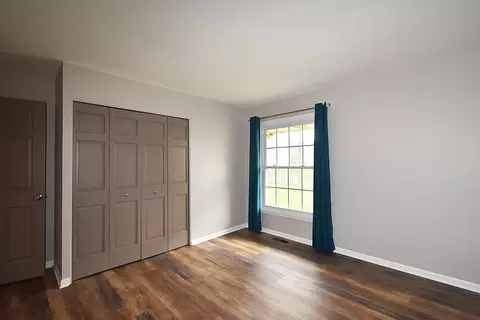 Bedroom - 124 Circle Dr E, Montgomery, IL 60538 photo 3 of 5