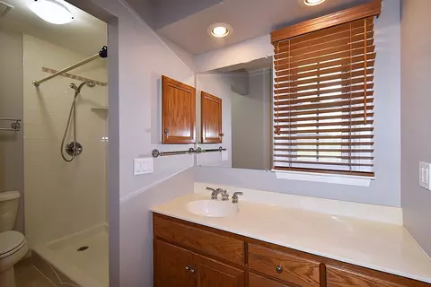 Bath - 124 Circle Dr E, Montgomery, IL 60538 photo 1 of 2
