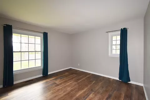 Bedroom - 124 Circle Dr E, Montgomery, IL 60538 photo 2 of 5