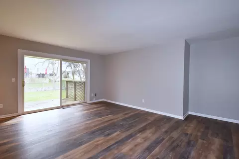 Living - 124 Circle Dr E, Montgomery, IL 60538 photo 4 of 4