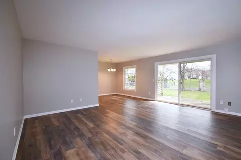 Living - 124 Circle Dr E, Montgomery, IL 60538 photo 3 of 4