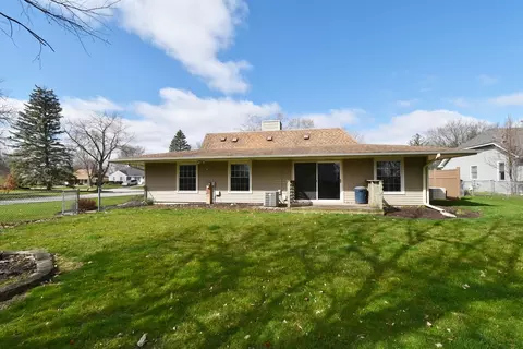 Exterior - 124 Circle Dr E, Montgomery, IL 60538 photo 2 of 5