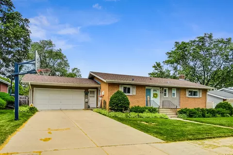 223 S Yale Ave, Arlington Heights, IL 60005