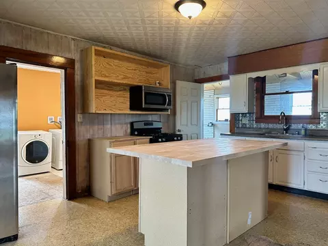 Kitchen - 139 County Road 2100 E, Longview, IL 61852 photo 2 of 4