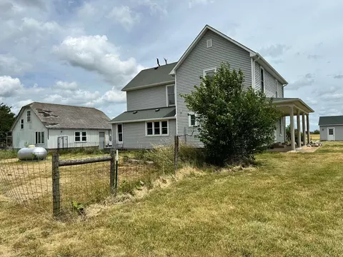 Exterior - 139 County Road 2100 E, Longview, IL 61852 photo 3 of 9