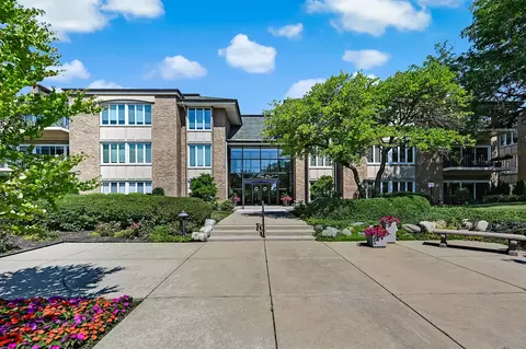 1 Oak Brook Club Dr #B202, Oak Brook, IL 60523