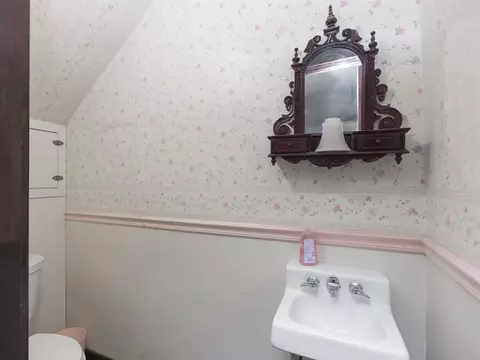 Bath - 830 Bellevue Ave, Elgin, IL 60120 photo 1 of 2