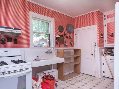 Kitchen - 830 Bellevue Ave, Elgin, IL 60120 photo 3 of 4