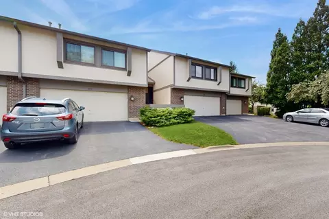 108 New Castle Ct, Rolling Meadows, IL 60008 photo 2