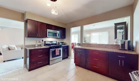 108 New Castle Ct, Rolling Meadows, IL 60008 photo 10