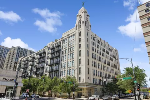 758 N Larrabee St #226, Chicago, IL 60654