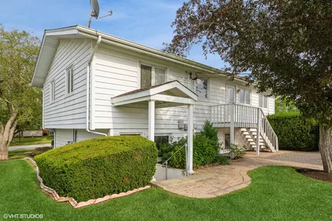 Exterior - 1900 Ashley Rd, Hoffman Estates, IL 60169 photo 2 of 5