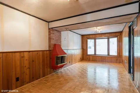 Living - 1900 Ashley Rd, Hoffman Estates, IL 60169 photo 3 of 3