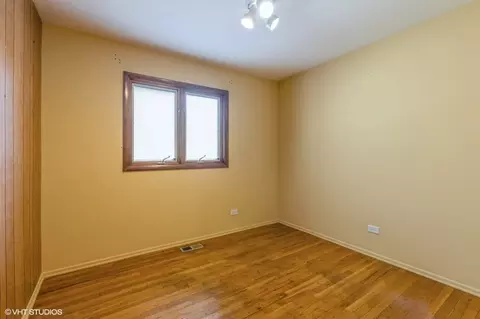 Bedroom - 1900 Ashley Rd, Hoffman Estates, IL 60169 photo 3 of 3