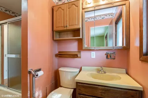 Bath - 1900 Ashley Rd, Hoffman Estates, IL 60169 photo 1 of 2