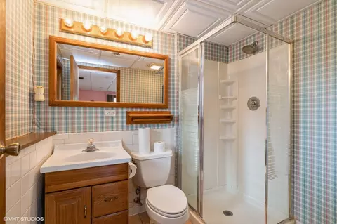 Bath - 1900 Ashley Rd, Hoffman Estates, IL 60169 photo 2 of 2