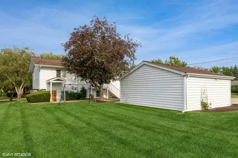 Exterior - 1900 Ashley Rd, Hoffman Estates, IL 60169 photo 3 of 5