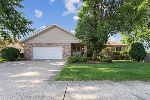 1107 Holly Ct, Lockport, IL 60441