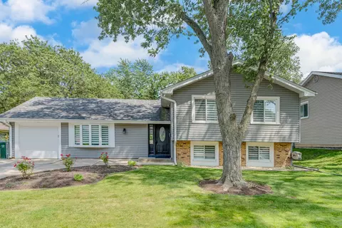 5865 Charleston Ct, Hanover Park, IL 60133