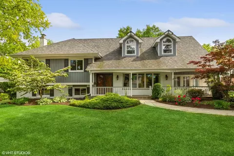 1009 Crestfield Ave, Libertyville, IL 60048