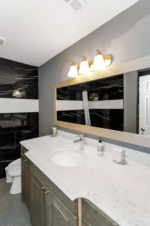 Bath - Undisclosed, Hoffman Estates, IL 60169 photo 1 of 2