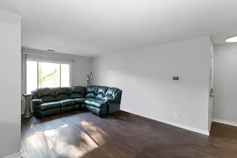 Living - Undisclosed, Hoffman Estates, IL 60169 photo 2 of 3