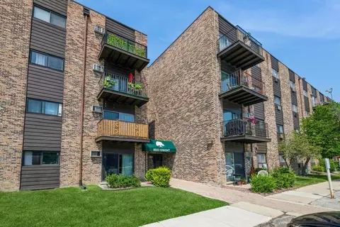 8923 Knight Ave #101, Des Plaines, IL 60016