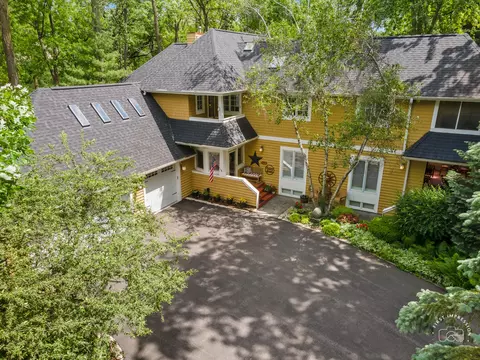 6016 Tomlinson Dr, Mchenry, IL 60050 photo 2