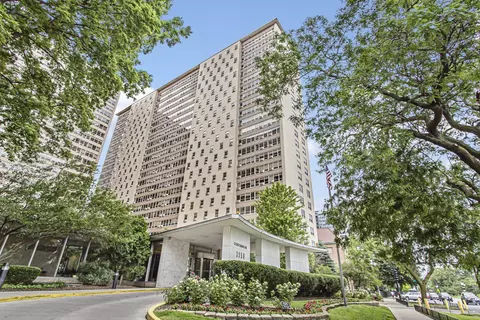3950 N Lake Shore Dr #1726, Chicago, IL 60613