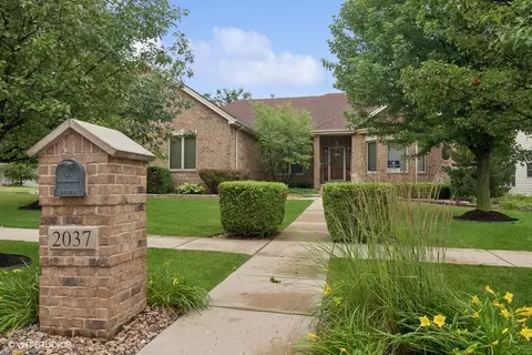 2037 Bartram Rd, North Aurora, IL 60542